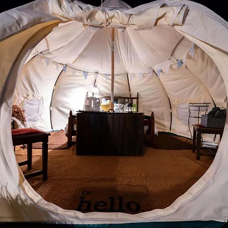 Роскошный шатер The Getaway - Woodland View - Couples Luxury Belle Tent - Adults Only - Byo Duvet, Pillows, Towels *